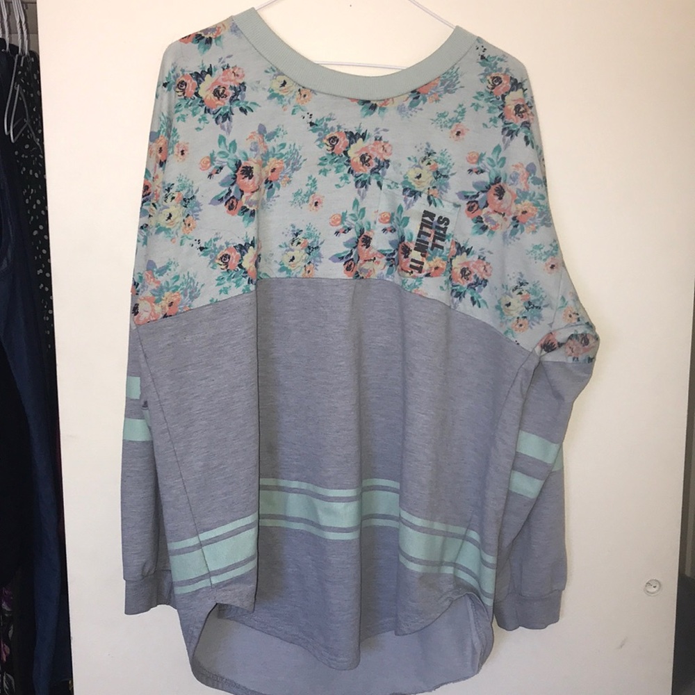 Sweatshirt